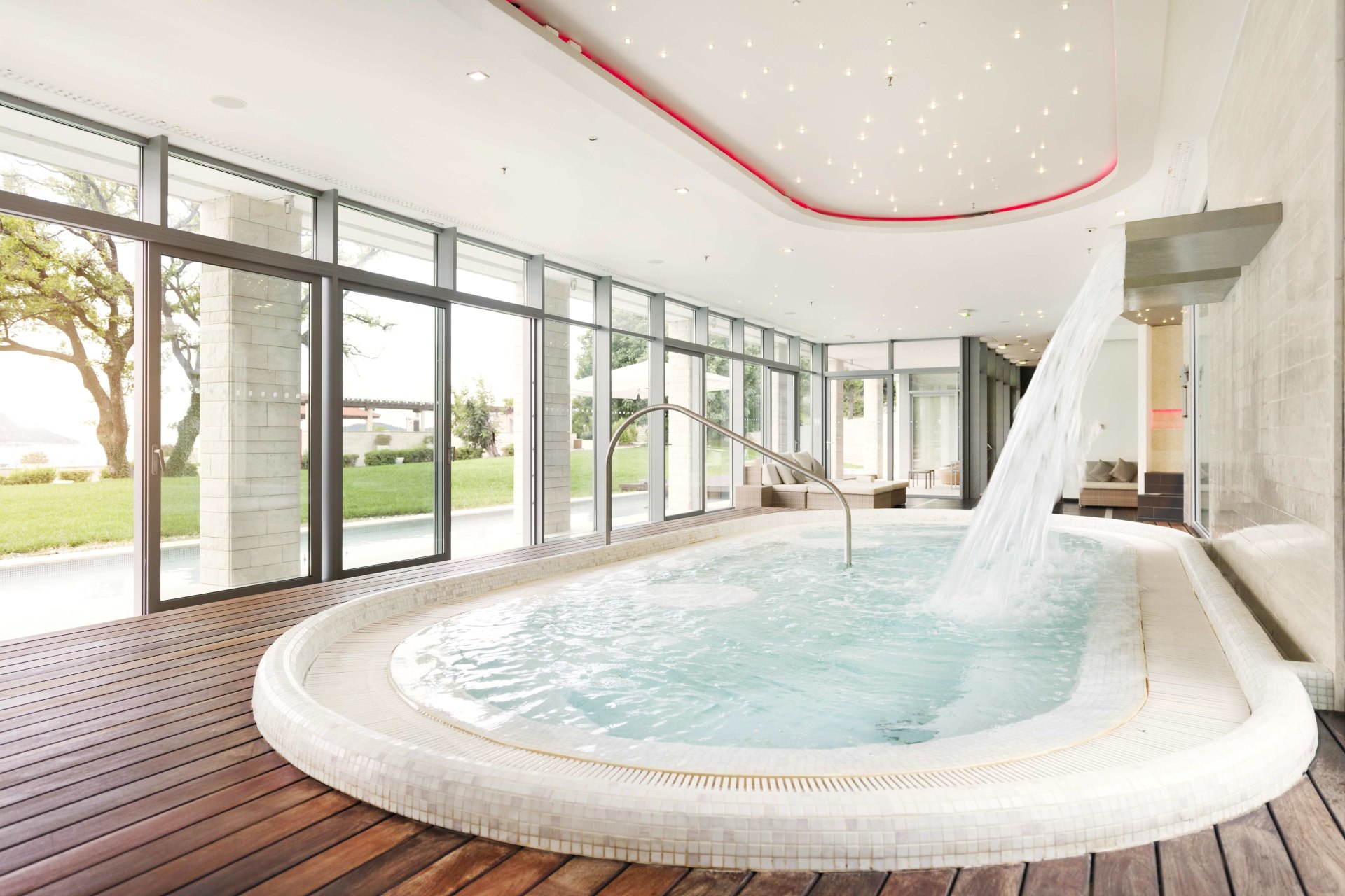 Innenansicht des Spabereichs mit Pool des Sun Gardens Dubrovnik